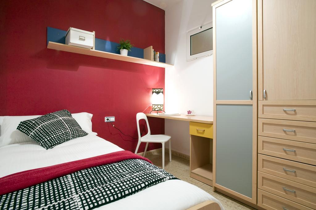 Rainbow Apartment Barcelona Room photo