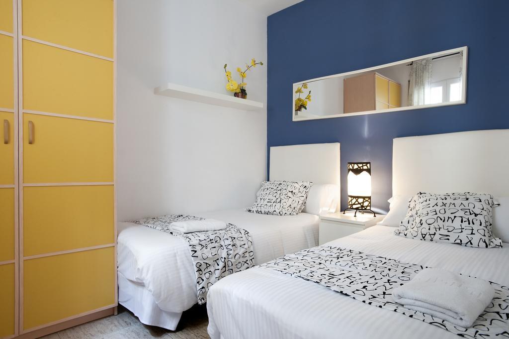 Rainbow Apartment Barcelona Room photo