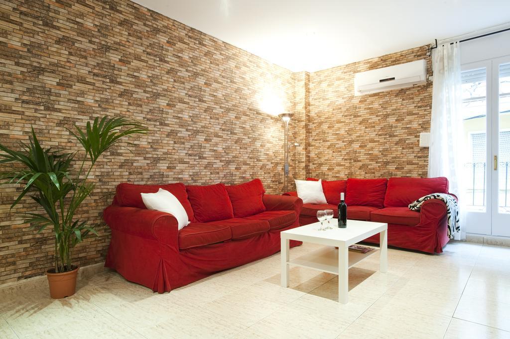 Rainbow Apartment Barcelona Room photo