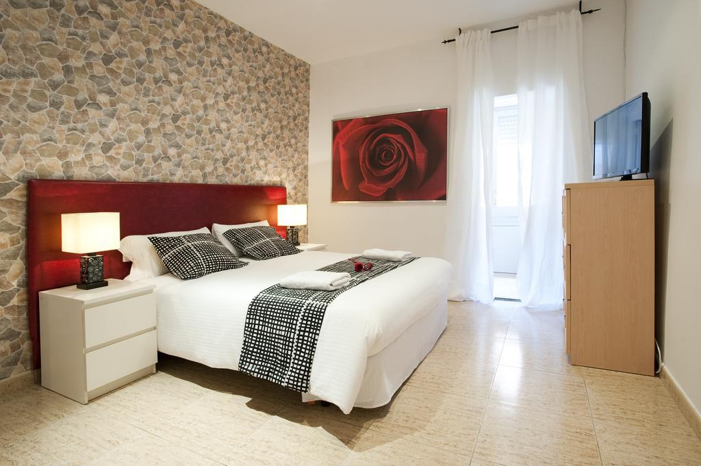 Rainbow Apartment Barcelona Room photo